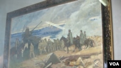 乌兰巴托蒙古军事博物馆中，介绍诺门罕战役战场画面和日军战俘的油画。