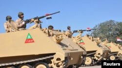 伊拉克部队的装甲车参加了在巴格达举行的阅兵。 （2017年12月10日）