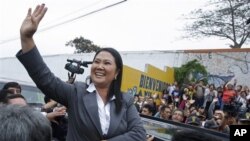 Keiko Fujimori waves to supporters outside a polling station in Lima, June 5, 2011