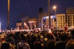 Demonstrations in Beirut’s Martyrs’ Square are often like festivals, drawing thousands of people late into the night, Nov. 22, 2019. (Heather Murdock/VOA)