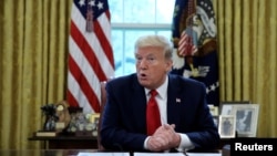 特朗普总统在白宫椭圆形办公室接受路透社采访。（2020年4月29日）