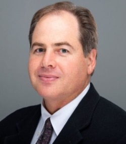 美国缅因大学人文中心主任迈克.索科洛 (Michael Socolow)