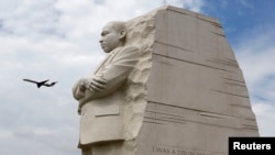ABŞ paytaxtı Vaşinqtonun mərkəzində vətəndaş haqları lideri Martin Lüter King Jr-un heykəli.