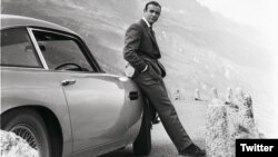 جیمز باند به راندن خودروهای استون مارتین مشهور است