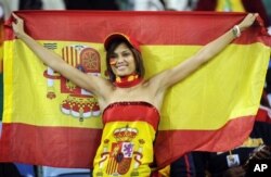 Une fan espagnole ravie de voir les siens en finale