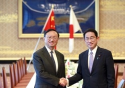 资料照：时任日本外相的岸田文雄2017年5月与中国国务委员杨洁篪会面。