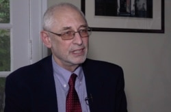 资料照：美国哥伦比亚大学政治学教授黎安友(Andrew Nathan) 接受美国之音专访。（2018年11月1日）