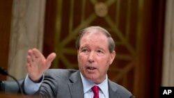 탐 우달 상원의원.