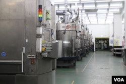 绿能科技股份有限公司的工厂内（美国之音易林拍摄）