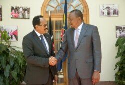 Rais Uhuru Kenyatta akimkaribisha Rais wa Somalia Mohamed Abdullahi Farmajo, Ikulu Nairobi 2019.