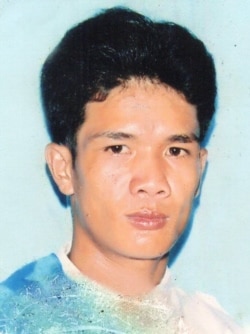 ជនដៃដល់ ឈ្មោះ យ៉ាន់ យឿន អាយុ៤០ឆ្នាំ មានស្រុកកំណើតក្នុងខេត្តតាកែវ ត្រូវបានឃាត់ខ្លួនកាលពីអំឡុងពាក់កណ្តាល ខែមិថុនា ឆ្នាំ២០២១ នៅក្នុងខេត្តត្បូងឃ្មុំ ពាក់ព័ន្ធនឹងករណីសម្លាប់ស្រ្តីជនជាតិអាមេរិកកាំងម្នាក់នៅកោះរ៉ុង ក្នុងខេត្តព្រះសីហនុ កាលពីឆ្នាំ២០១៣។