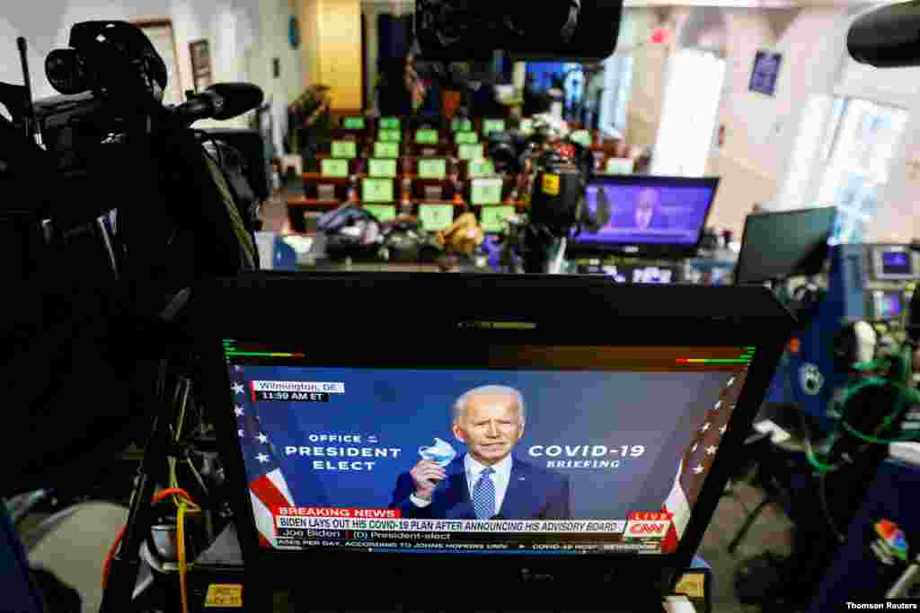 지난 7일 대통령 당선에 필요한 선거인단을 확보한 조 바이든 민주당 대선후보의 신종 코로나바이러스 사태 대응 연설이 워싱턴 백악관 브리핑 룸에서 보도되고 있다. 