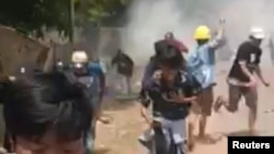 缅甸军政府用实弹镇压内比都的抗议者。（2021年3月20日）