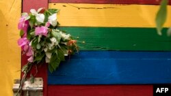 Lors d'un hommage après un attentat près de Bamako, le 24 juin 2017.