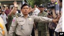 តុលាការខេត្តកំពង់ស្ពឺបានចាប់ ឃុំខ្លួនបុរសចំនួនពីរនាក់