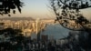 2018年1月12日，从香港的山顶俯瞰维多利亚港、九龙区及香港岛。