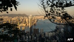 2018年1月12日，从香港的山顶俯瞰维多利亚港、九龙区及香港岛。