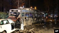 在安卡拉爆炸现场的损毁车辆（2016年3月13日）