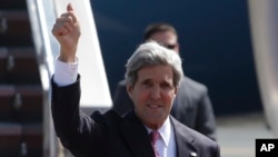 克里国务卿抵达马尼拉