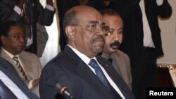 Presiden Sudan Omar al-Bashir menghadiri rapat bersama para pemimpin Sudan Selatan di Istana Nasional, Addis Ababa, 5 January 2013. (REUTERS/Tiksa Negeri)