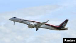 پرواز آزمایشی جت مسافری ساخت گروه میتسوبیشی ژاپن (MRJ) در پایگاهی در ناگویا در مرکز ژاپن - نوامبر ۲۰۱۵ 