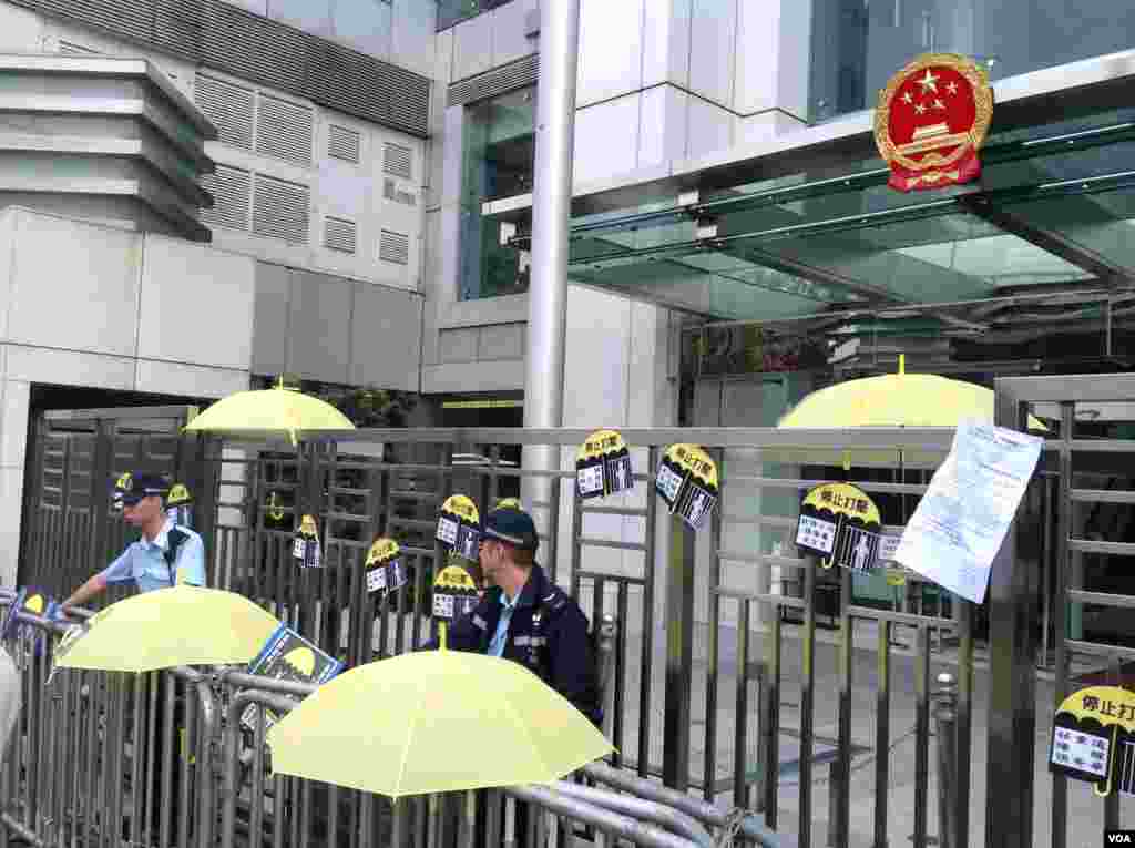 多个民间团体到中联办要求释放中国内地人士 (美国之音图片/海彦拍摄)