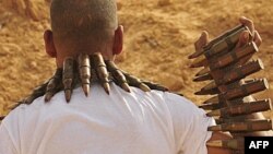 Fransa Liviyanın müxalif qüvvələrini silahla təmin edib