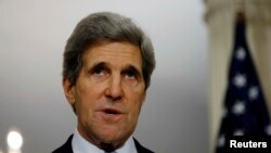Menteri Luar Negeri AS, John Kerry memberikan keterangan pers seusai pertemuan dengan Menlu Kanada, di kantor Kemenlu AS di Washington, 8 Februari 2013. (REUTERS/Jason Reed)