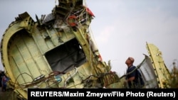 Wani ragowar bangaren jirgin saman Malaysia MH17
