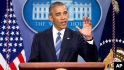 바락 오바마 미국 대통령이 23일 이민개혁 행정명령에 제동을 건 대법원의 결정에 대해 백악관에서 기자회견을 하고 있다.