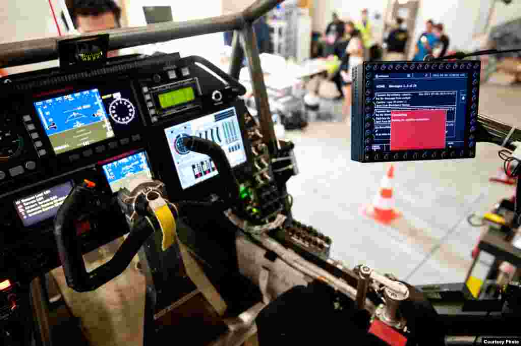 Inside the cockpit of Solar Impulse. (Jean Revillard/Rezo.ch)
