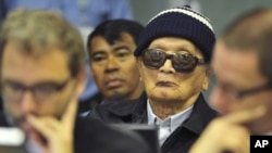 នួន ជា ដែល​គេ​ស្គាល់​ថា​ ជា​បងធំ​ទី២​ នៅ​ក្នុង​សវនាការ​៤​ថ្ងៃ​ក្នុង​តុលាការ​គាំទ្រ​ដោយ​អ.ស.ប.​នៅ​ទីក្រុង​ភ្នំពេញ​ពីបទ​ប្រល័យ​ពូជសាសន៍។​