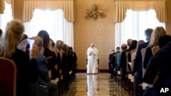 پاپ فرانسیس در حضور فارغ التحصیلان مدراس یسوعی اروپا