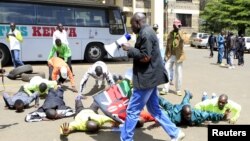 Des athlètes kényans manifestent à Nairobi le 23 novembre 2015. (REUTERS/Noor Khamis)