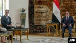 美国国务卿布林肯（左）与埃及总统塞西在开罗举行会晤。（2024年2月6日）