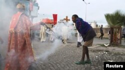 ፎቶ ፋይል፦ የኮሮናቫይረስ ወረርሽኝን ለመከላከል በሚል የአዲስ አበባ ጎዳናችዎ ሲታጠኑ