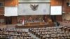 Suasana di Gedung DPR RI ketika Menteri Keuangan Bambang Brodjonegoro memberi tanggapan atas disahkannya RAPBN 2016 Jumat malam 30/10 (VOA/Andylala).