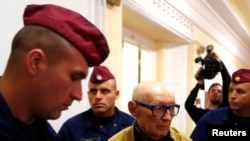 5月13日，前共产党高官比斯库在布达佩斯的法庭上