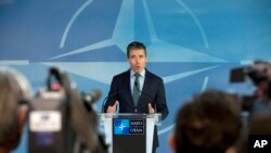 Sekjen NATO Anders Fogh Rasmussen memberikan keterangan dalam konferensi pers sebelum pertemuan Dewan Atlantik Utara di markas besar NATO, Brussels (1/4).