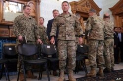 ژنرال اسکات میلر، فرمانده نیروهای آمریکا و ناتو در افغانستان، در کاخ ریاست جمهوری در کابل. آرشیو، ۶ نوامبر ۲۰۱۸