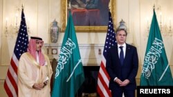 آنتونی بلینکن وزیر خارجه آمریکا و فیصل بن فرحان وزیر امور خارجه عربستان سعودی. آرشیو. 