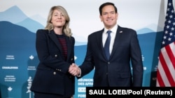 Мелани Джоли и Марко Рубио. Шарлевуа, Канада. 13 марта 2025 г. 