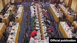 တနိုင်ငံလုံးအပစ်ရပ်ရေးညှိနှိုင်းရေးအဖွဲ့ NCCT နဲ့ ပြည်ထောင်စုငြိမ်းချမ်းရေးဖော်ဆောင်ရေး လုပ်ငန်းကော်မတီ UPWC တို့ အပစ်ရပ်စဲရေး စာချုပ်မူကြမ်း NCA ကို အပြီးသတ် သဘောတူညီမှုရခဲ့စဉ်။ (မတ် ၃၀၊ ၂၀၁၅) ဓာတ်ပုံ-MPC