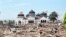Masjid Raya Banda Aceh pasca tsunami akhir tahun 2004 (VOA/Eva M.).