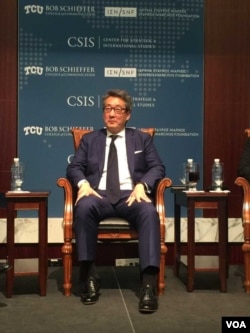 前美国国安会亚洲事务主任车维德星期三在战略与国际研究中心的研讨会上（美国之音莉雅拍摄）