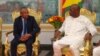Le président de la CAF, Ahmad, et le président du Burkina Faso Roch Kabore, Ouagadougou, le 4 août 2017