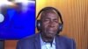 Pierre Claver Mbonimpa dans les studios de VOA, Washington, le 23 octobre 2017 (VOA/Nicolas Pinault)