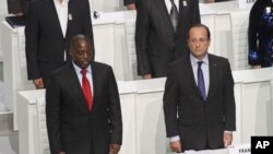 French President Francois Hollande and DRC President Joseph Kabila stand during the opening session of the Francophone Summit, in Kinshasa, DRC, Oct. 13, 2012. 