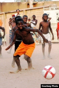 Children play in the street in Niger after receiving soccer balls from Project Play Africa. (Courtesy Project Play Africa)