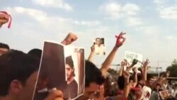 Gənclər "İlham gənclərdən əllərini çək!" şüarı səsləndirərlən